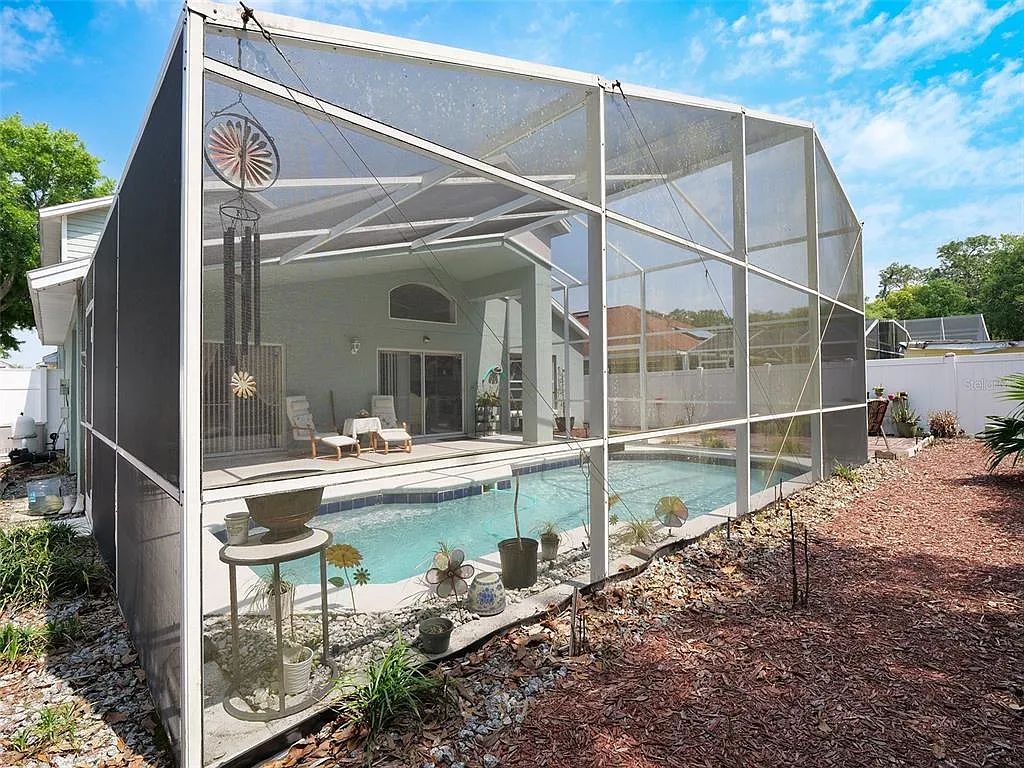 4 bed, 2.5 bath, 1999 sqft, $2,500 — Photo 3