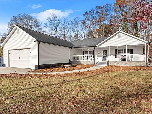 2nd image of 6045 Mockingbird Rd