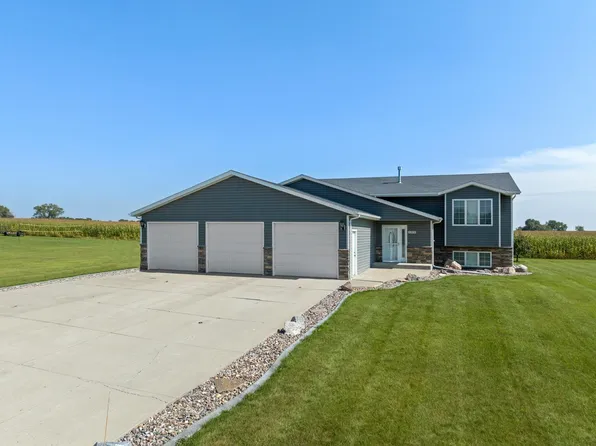 1201 Heritage Dr, Washburn, ND 58577