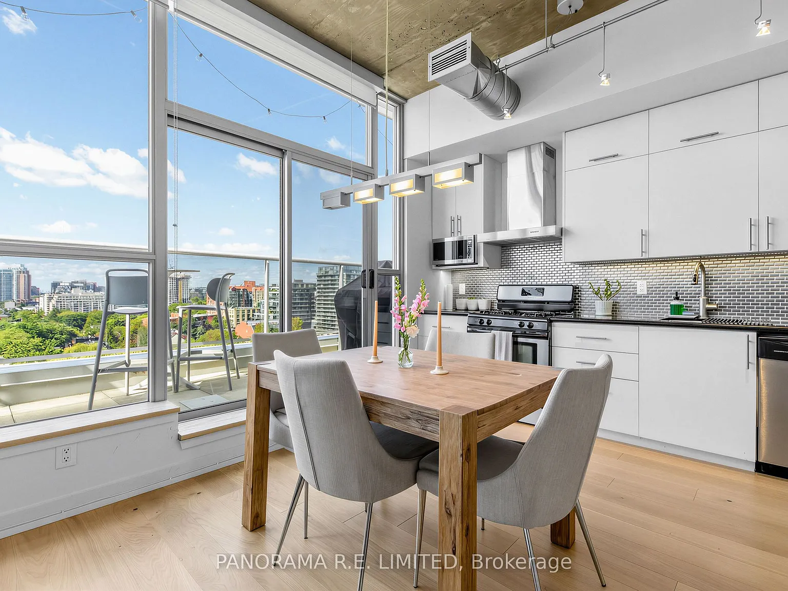 60 Bathurst St — Photo 4