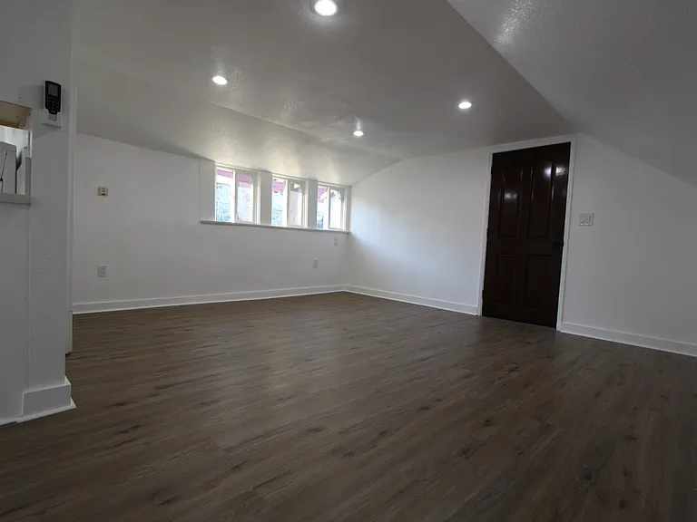 335 1/2 N Avenue 53 — Photo 16