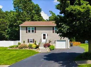 17 Moss Ln, Coventry, RI 02816