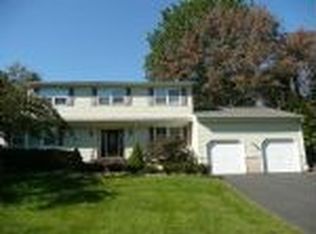 60 Willis Dr, Ewing, NJ 08628