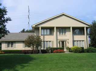 8532 Heather Dr, Burr Ridge, IL 60527