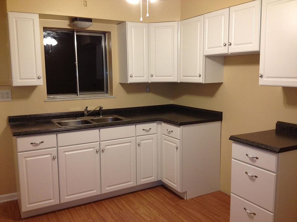 1st image of 941 Sheffield Ave