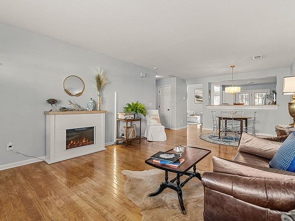 4th image of 193 Pembroke Ln. #18