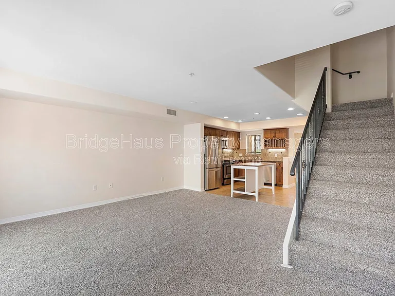 801 W Hawthorn St W #304 — Photo 12