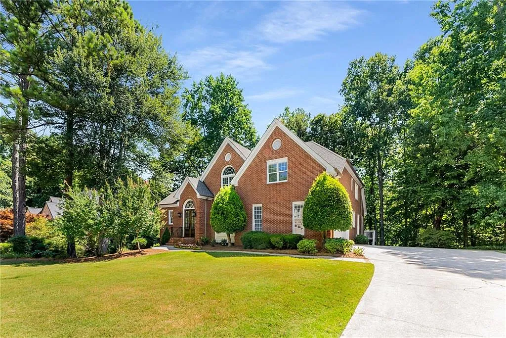 5 bed, 4.5 bath, 6778 sqft, $5,400 — Photo 3