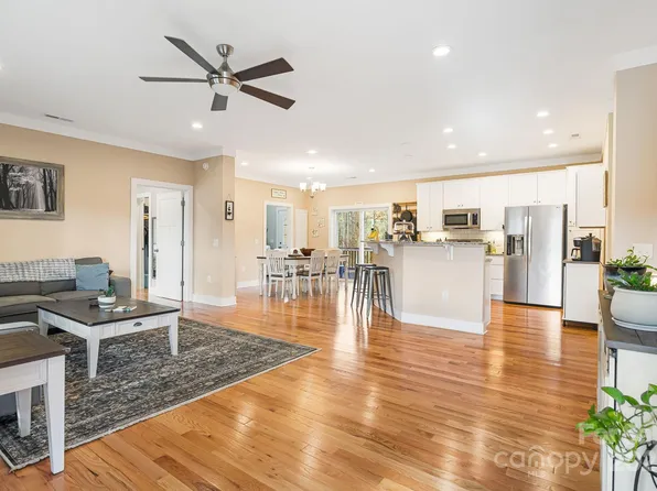 296 Ridge View Dr, Clyde, NC 28721