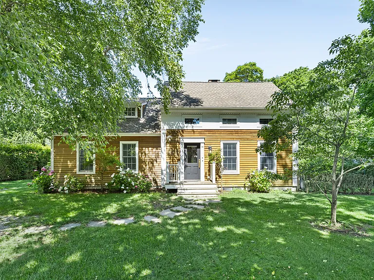 109 Franklin Ave — Photo 3