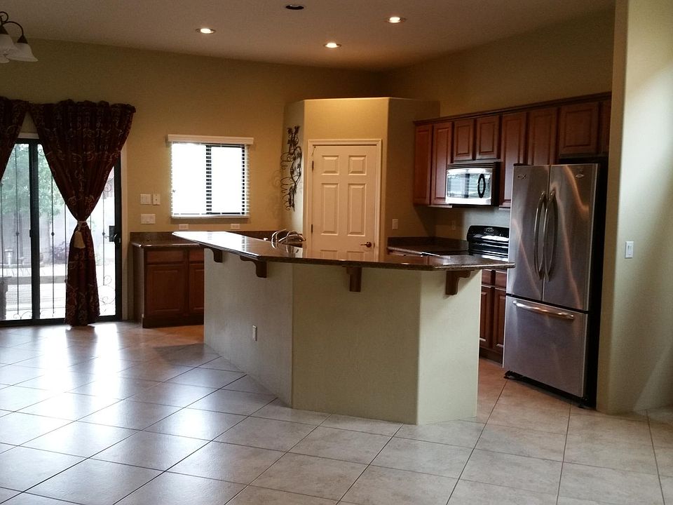 1st image of 917 W Calle Estrella De Noche