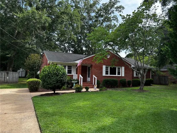 145 Hurdle Dr, Chesapeake, VA 23322