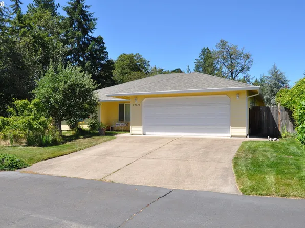 87624 Trek Dr, Veneta, OR 97487
