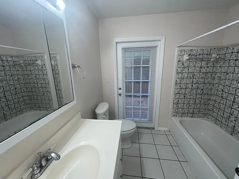 3810 NW 28th Ter — Photo 11