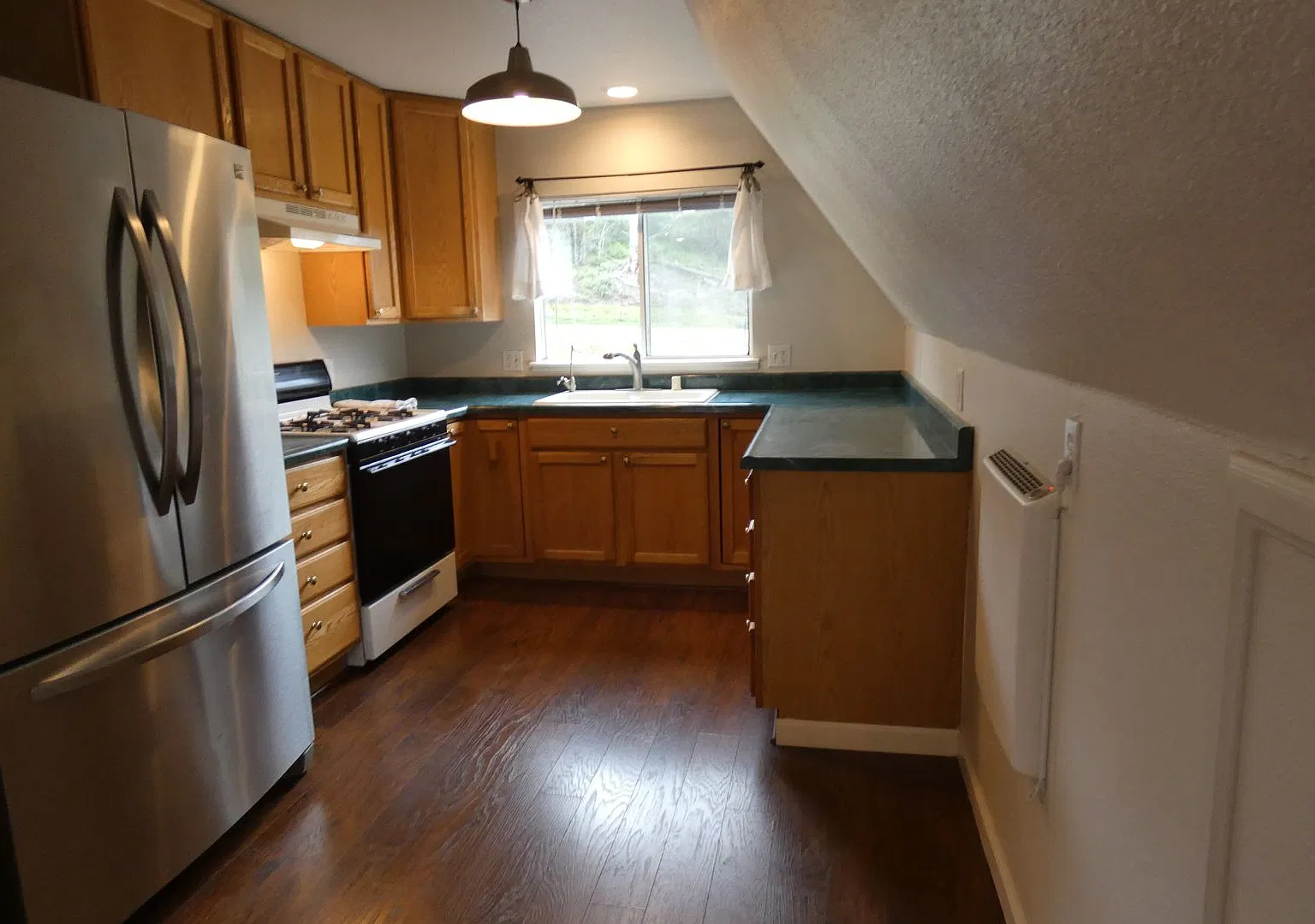 Country Living-2 bedroom, 1 bath apartment — Photo 3