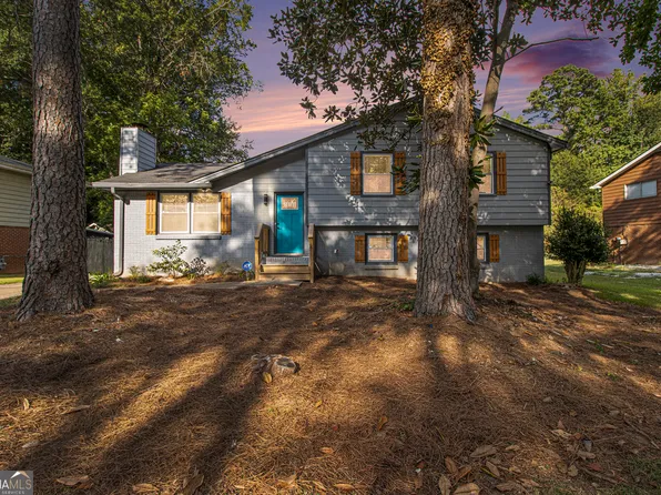 8334 Magnolia Dr, Jonesboro, GA 30238