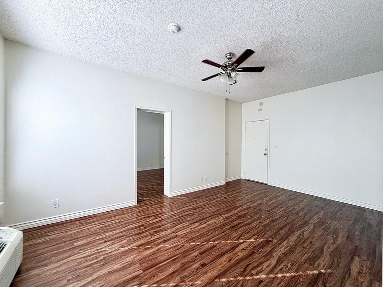 Marengo Apartments — Photo 3