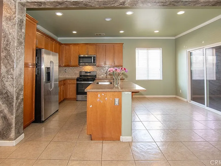 619 W Avenue H13 — Photo 38