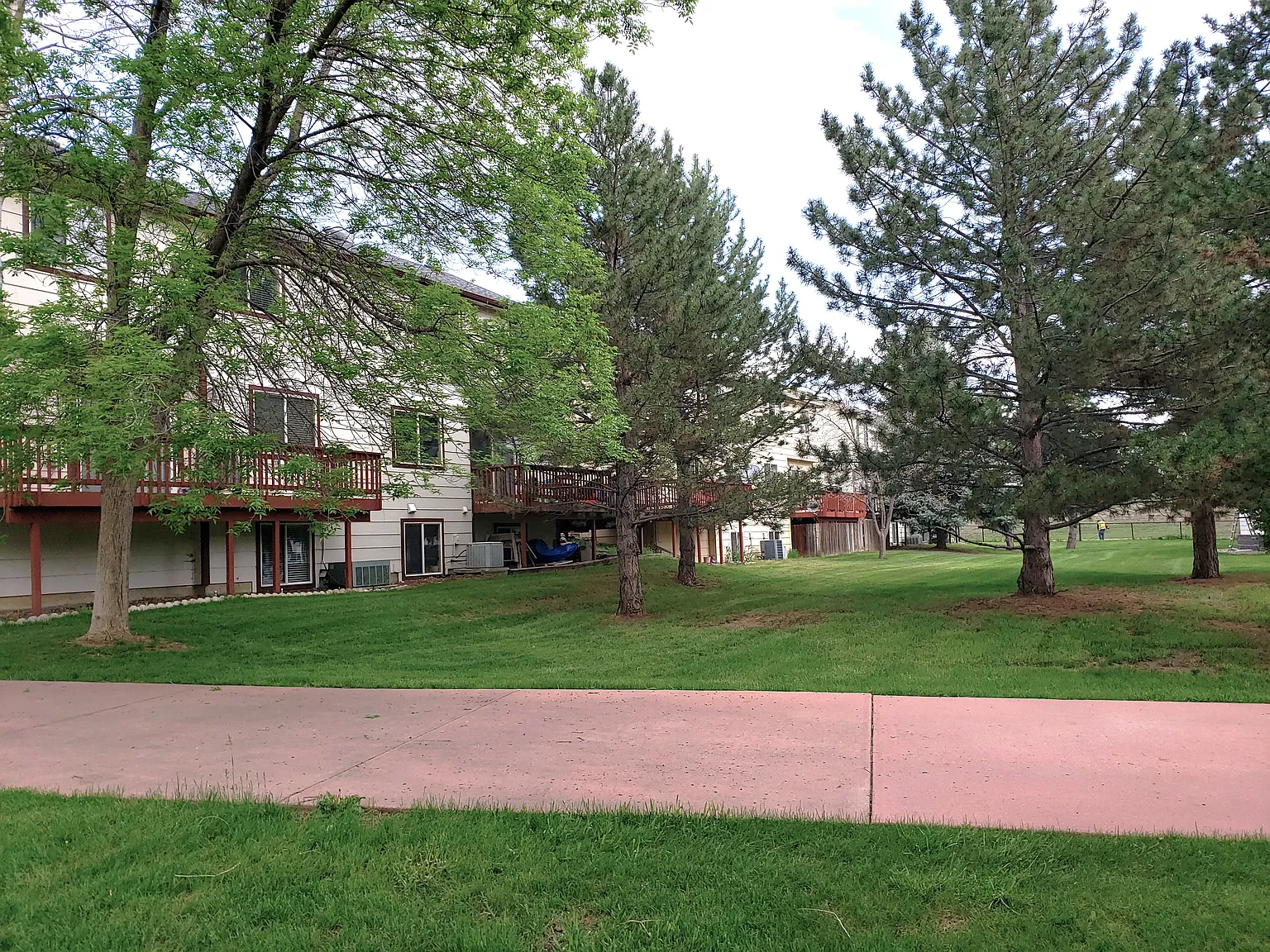 3 bed, 3.5 bath, 1969 sqft, $2,250 — Photo 4