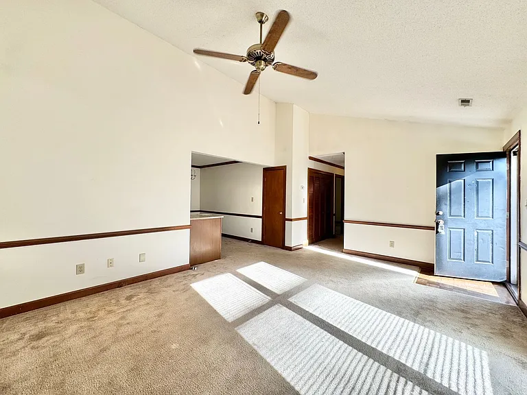 5125 Autumncrest Dr — Photo 3