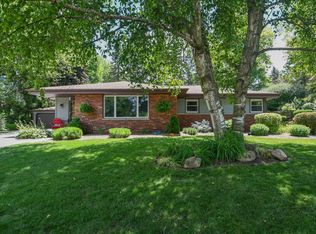 1941 Chapman Dr, Waukesha, WI 53189