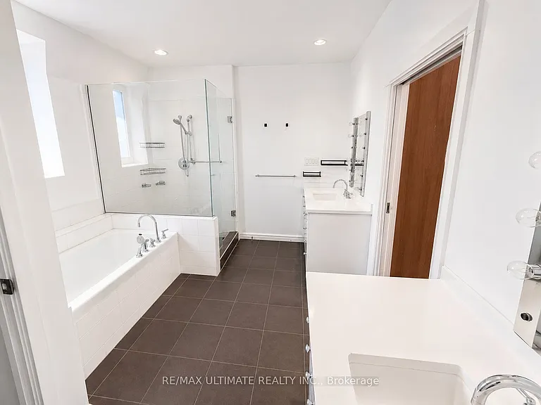 702 Queen St W #2 — Photo 6