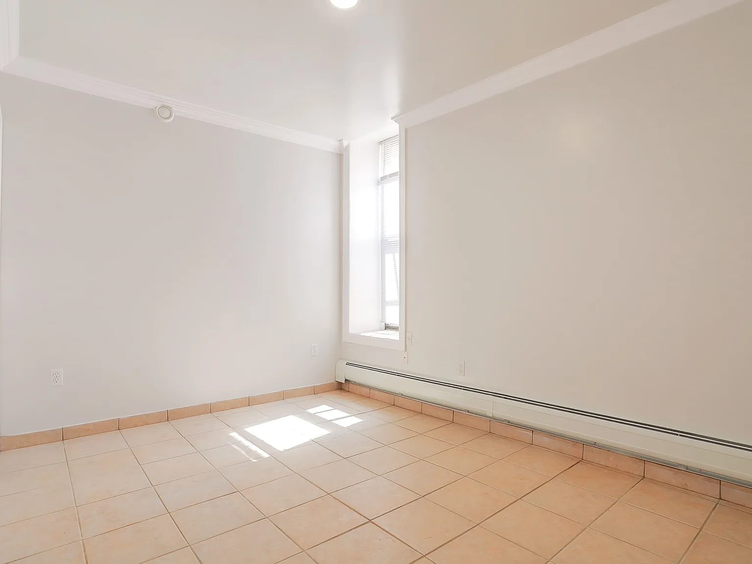 1 bed, 1.0 bath, $1,700 — Photo 4