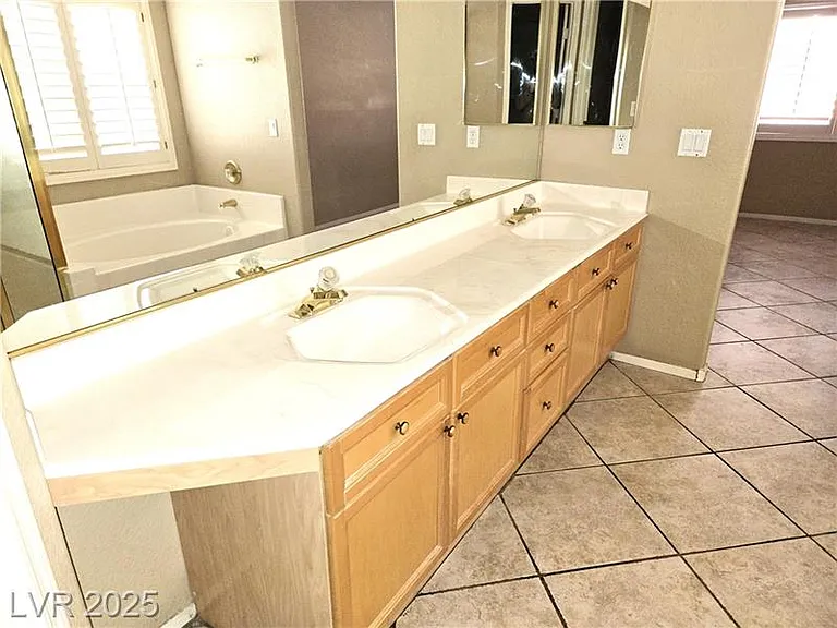 11008 Linden Leaf Ave — Photo 8