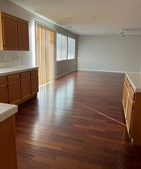 11086 Hillsborough Ct — Photo 12