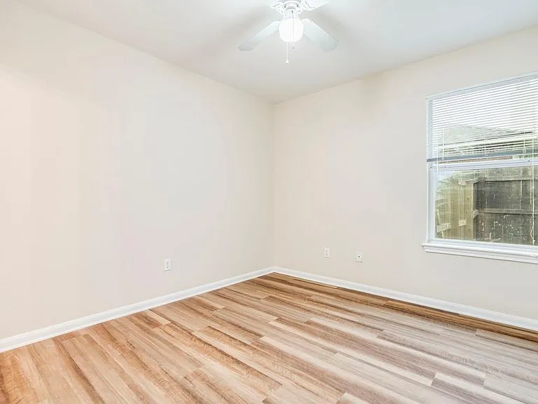 157 Maplewood S — Photo 16