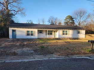 1009 W Paschal St #B, Troup, TX 75789