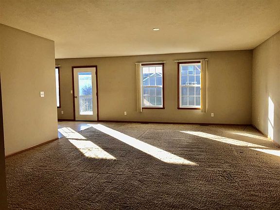 4th image of 3031 Warwickshire Dr
