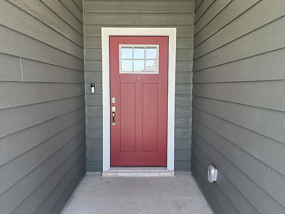 5th image of 449 Pipe Creek Dr