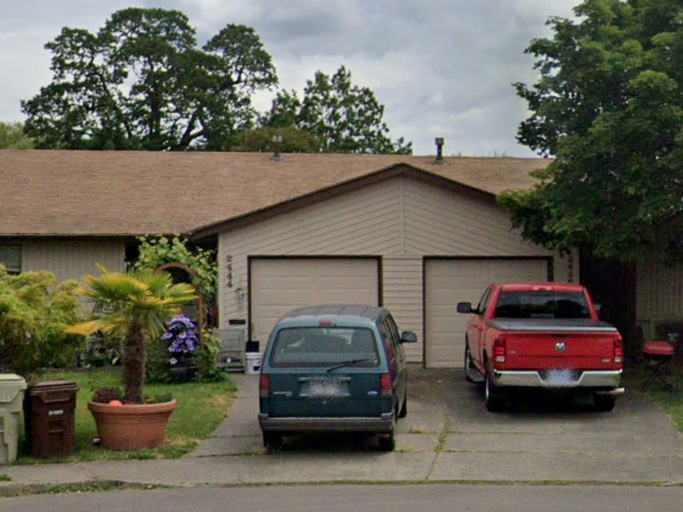 1st image of 2444-2446 SE 53rd Ave