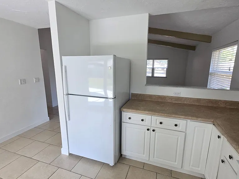 4705 Violet Ave — Photo 7