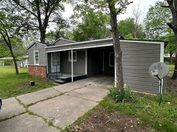 106 Circle Dr, Bogata, TX 75417