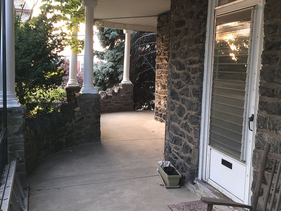 PRIVATE ENTRANCE & PORCH