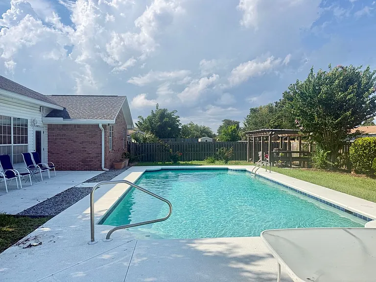 4034 Kristanna Dr — Photo 2