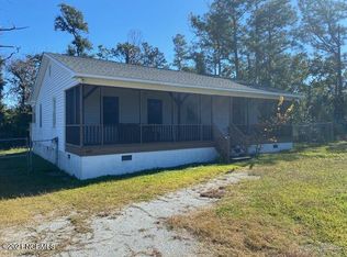 687 Bayview Dr, Harkers Island, NC 28531