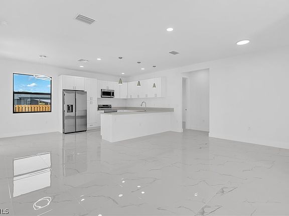 2nd image of 1180 Vernon Ave