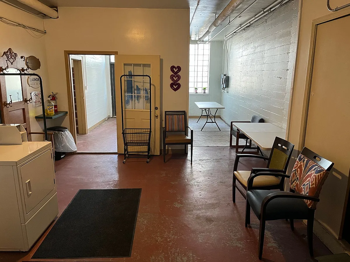 Building Photo - 614 6th St. (12 Unit +2 Commercial)