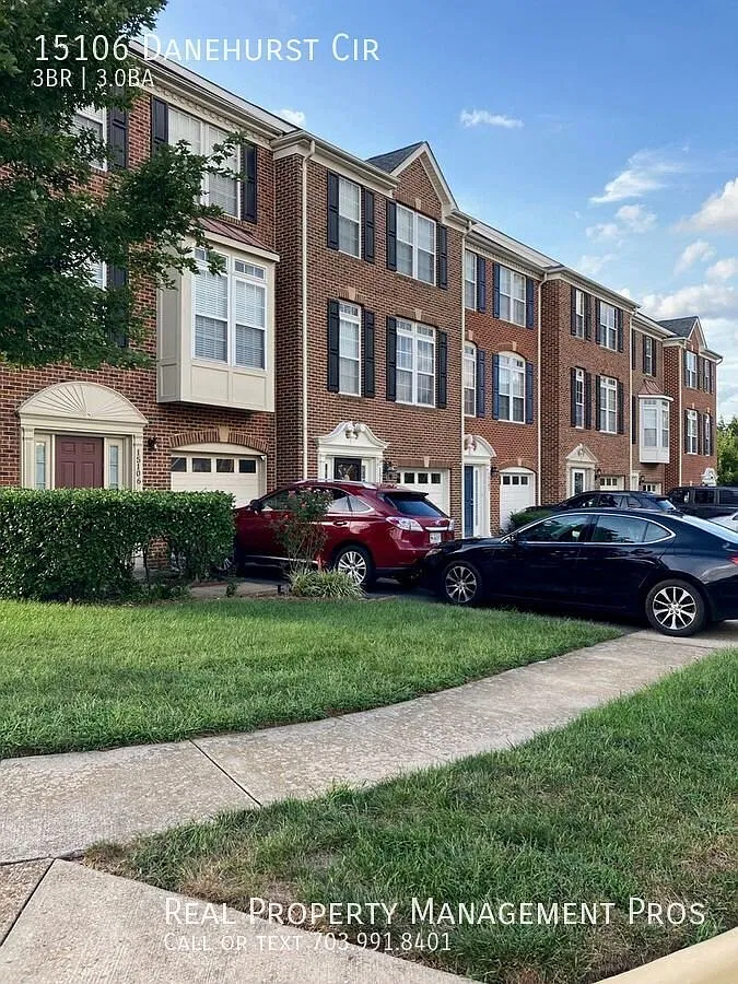 Nice TH in Piedmont South! — Photo 2