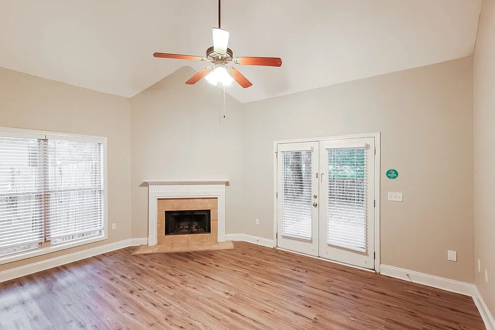 3 bed, 2.0 bath, 1658 sqft, $1,760 — Photo 4