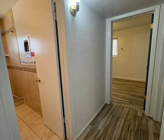 1006 W Yandell Dr — Photo 9