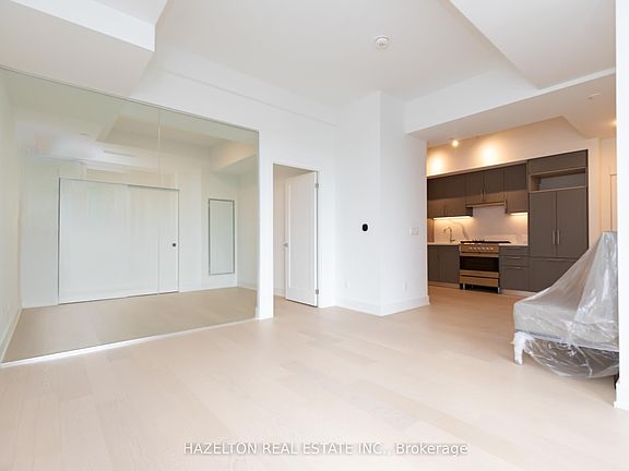 4th image of 8 Manor Rd W #706