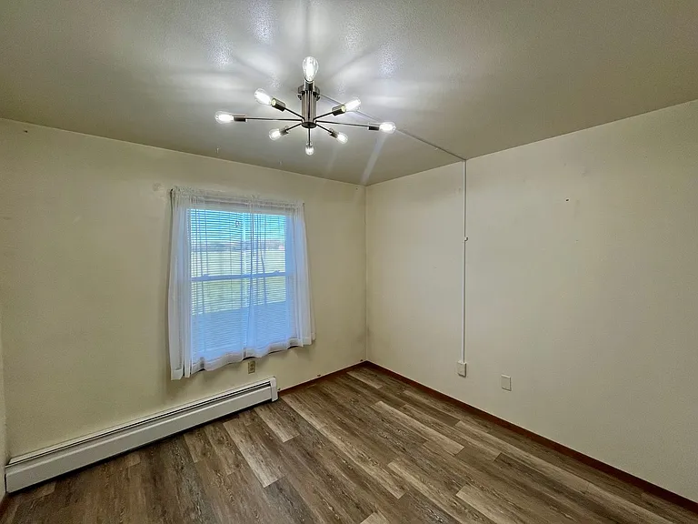 619 Laurel Ct — Photo 11