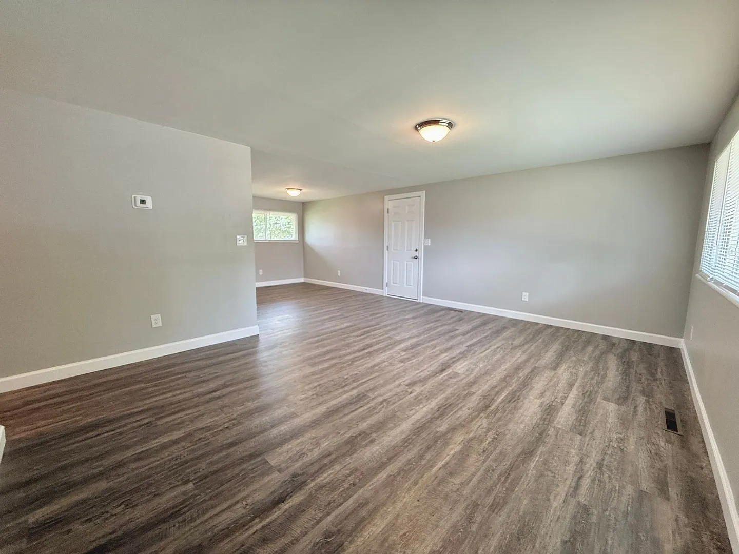 4426 Lesher — Photo 2