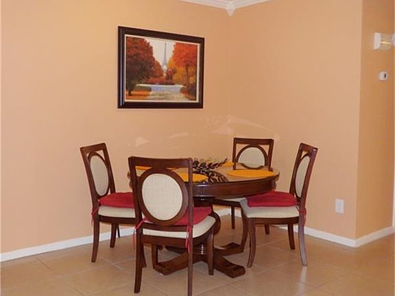 4th image of 1016 Tri Oaks Ln APT 44