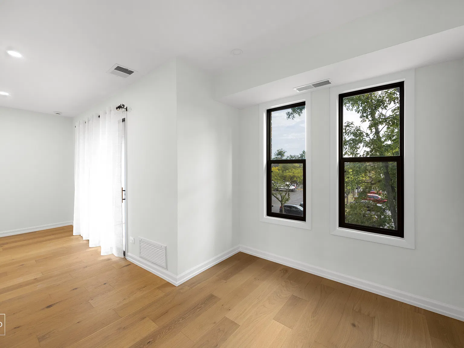 2 bed, 937 sqft, $1,850 — Photo 3