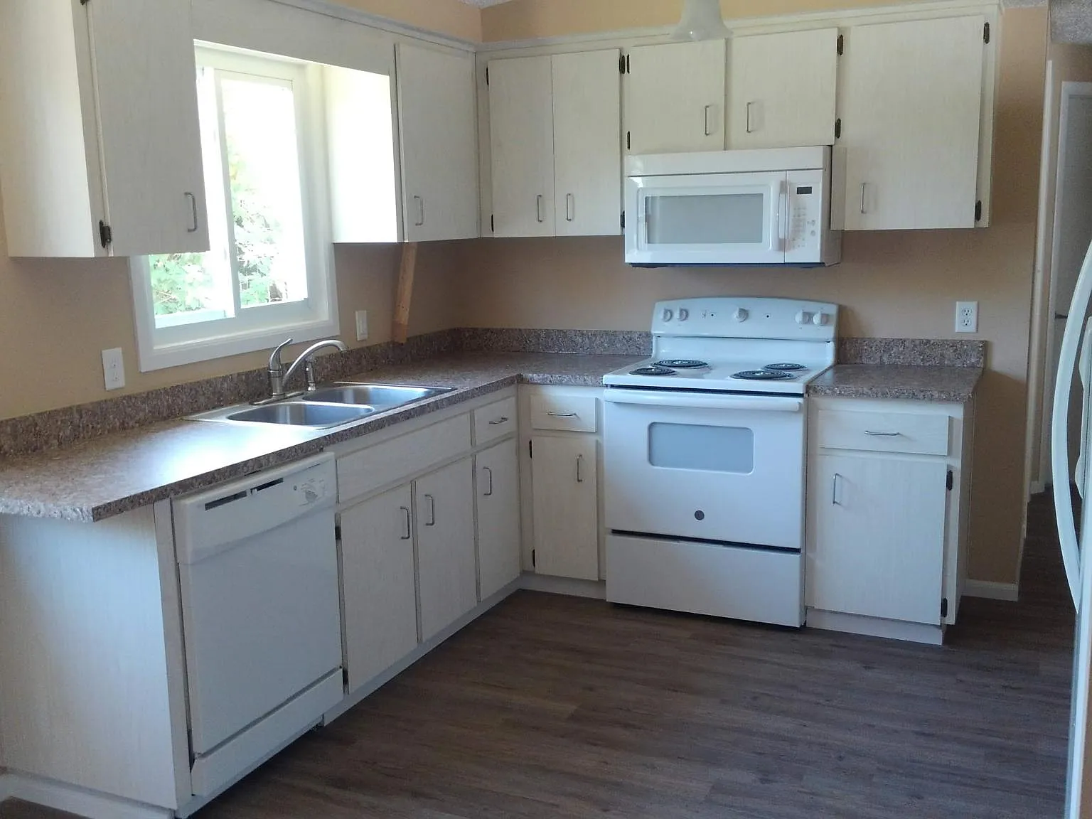 2 bed, 816 sqft, $1,600 — Photo 2